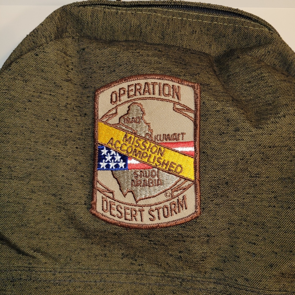 Green backpack - Picture 2 of 9